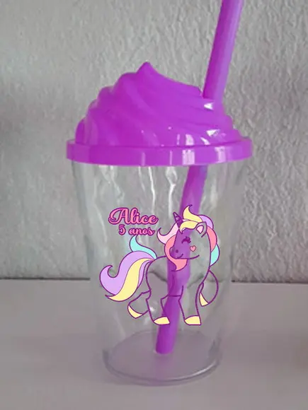 Copo Twister com a Tampa Chantilly Unicornio