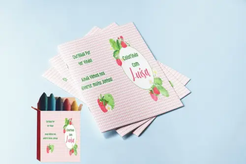 Kit Revista para Colorir e Giz de Cera Tema Moranguinho