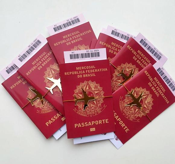 Convite Passaporte Premium com Tag de Acrílico Espelhado