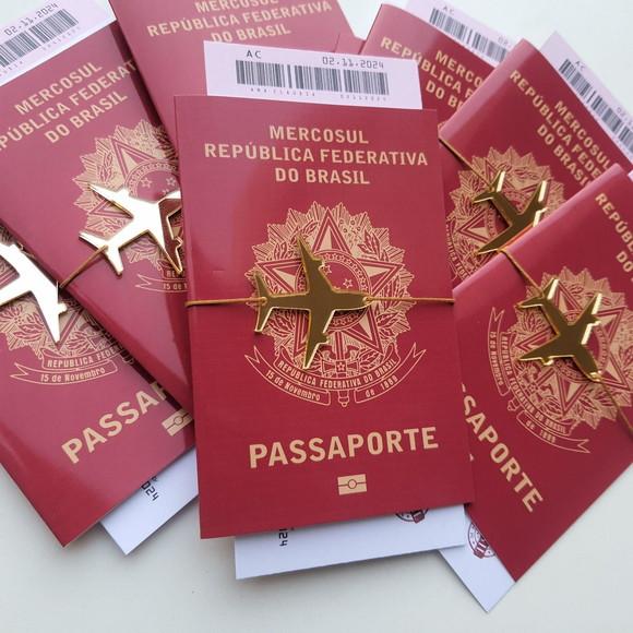 Convite Passaporte Premium com Tag de Acrílico Espelhado