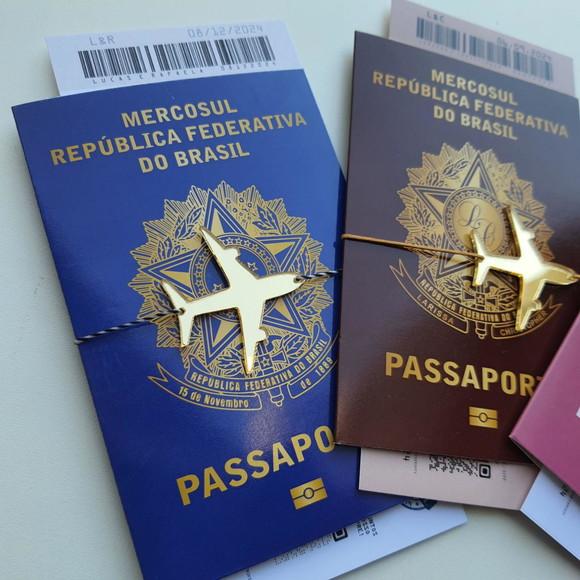 Convite Passaporte Premium com Tag de Acrílico Espelhado