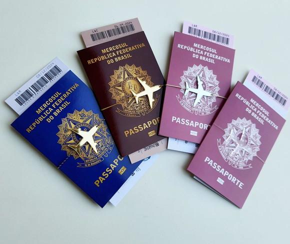 Convite Passaporte Premium com Tag de Acrílico Espelhado