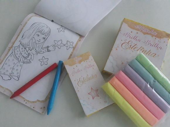 Kit Revista De Colorir Com Giz E Massinha