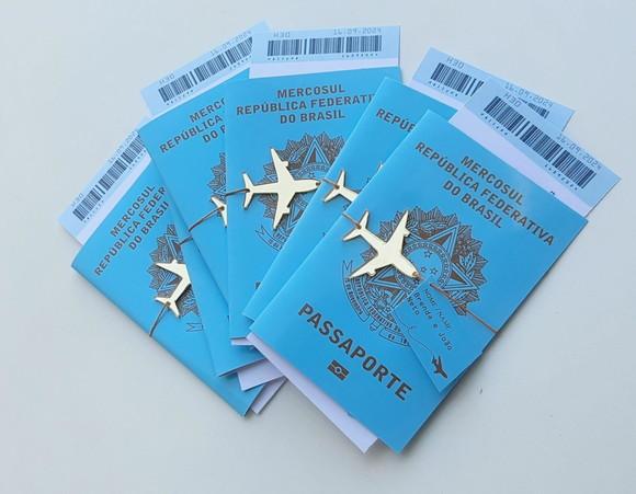 Passaporte Convite Aniversário com Acrilico Espelhado