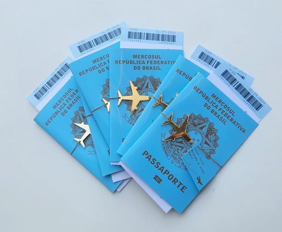 Passaporte Convite Aniversário com Acrilico Espelhado