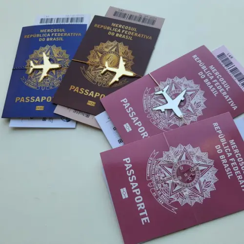 Convite Passaporte Premium com Tag de Acrílico Espelhado
