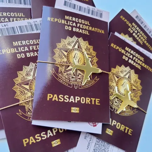 Convite Passaporte Premium com Tag de Acrílico Espelhado