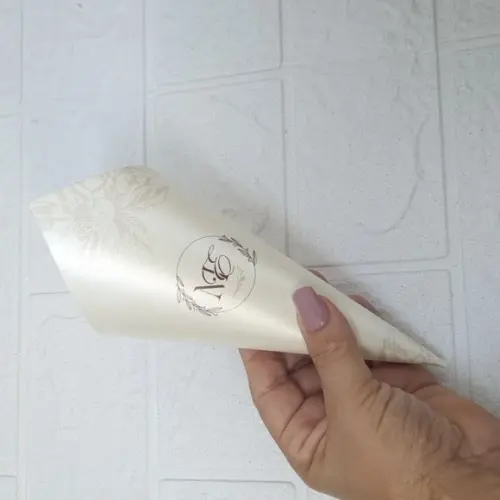 Cone para Pétalas de Rosas Perolado