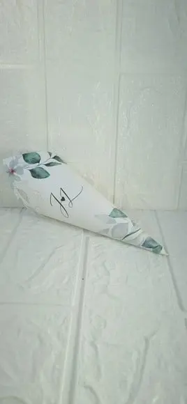 Cone para Pétala de Rosas Casamento Folhagem