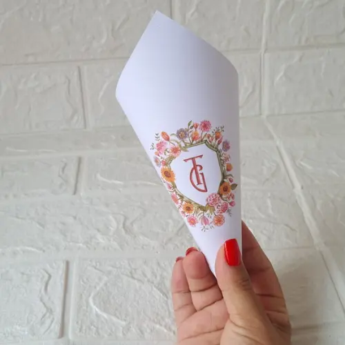 Cone para Pétala de Rosas Casamento