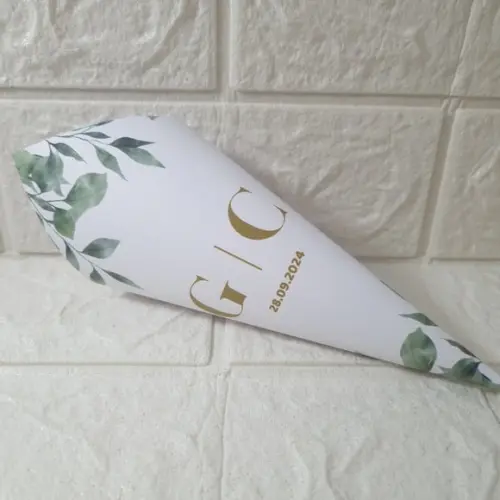 Cone para Pétala de Rosas Casamento Folhas