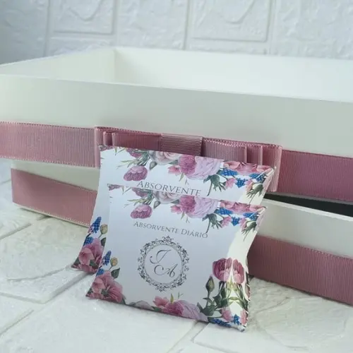 Duas Bandejas e Kit Toalete Fem e Masc Flores