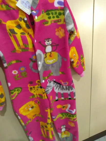 Macacão Pijama em Soft. (8 ou 10 anos)