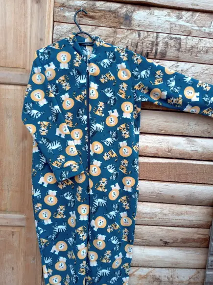 Macacão Pijama em Soft. (8 ou 10 anos)