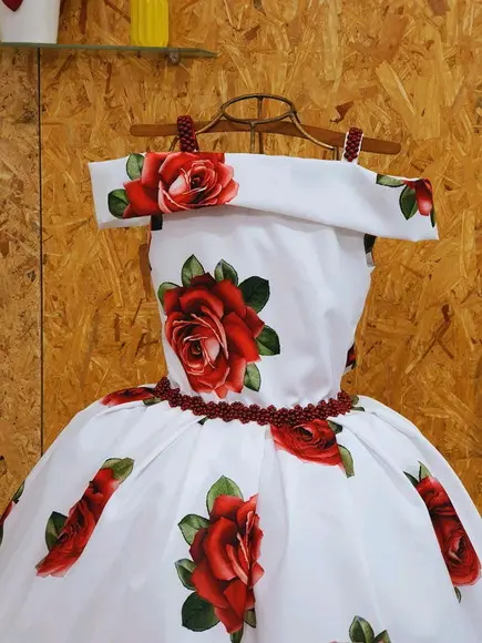 Vestido rosa vermelha
