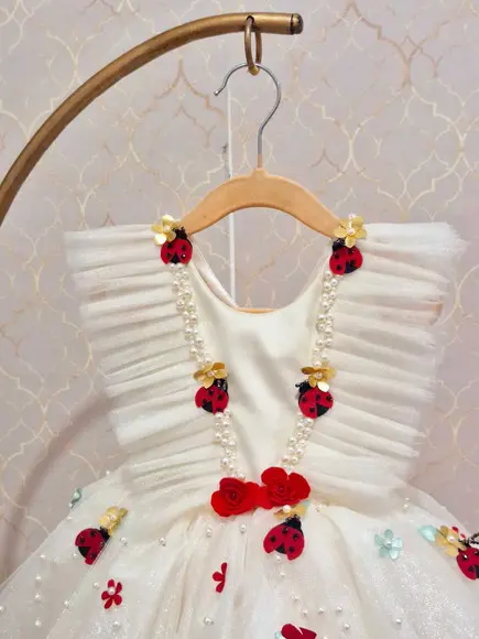 Vestido Tema Joaninha Luxuoso