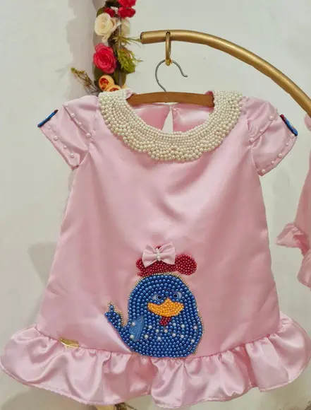 Vestido Trapézio Galinha Pintadinha
