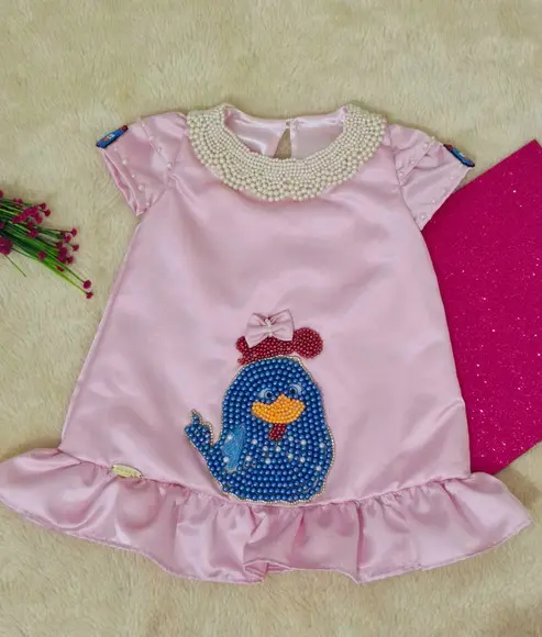 Vestido Trapézio Galinha Pintadinha