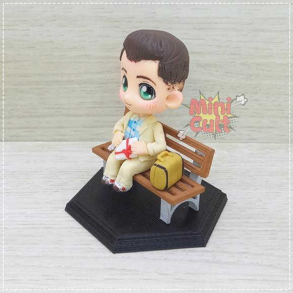 Mini Cult Forrest Gump no Banquinho com Bombons