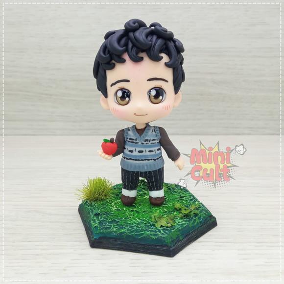 Mini Cult Gilbert Blythe com Maçã - Anne With An e