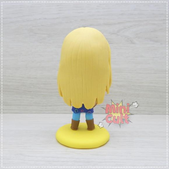Mini Cult Phoebe Buffay com Violão - Friends
