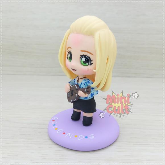 Mini Cult Phoebe Buffay com Violão - Friends (mod. 02)