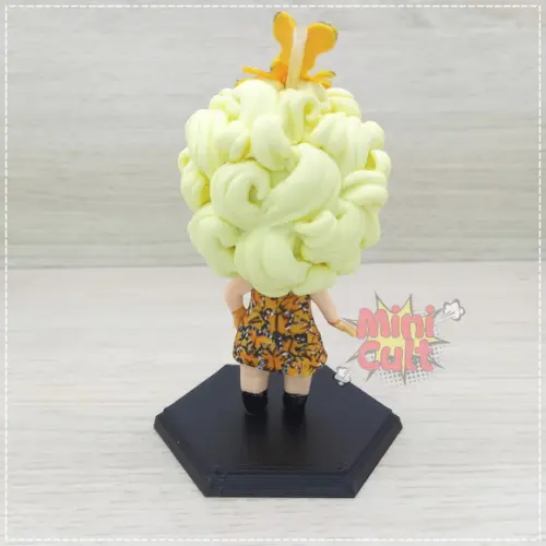 Mini Cult Effie com Roupa de Borboletas - Jogos Vorazes