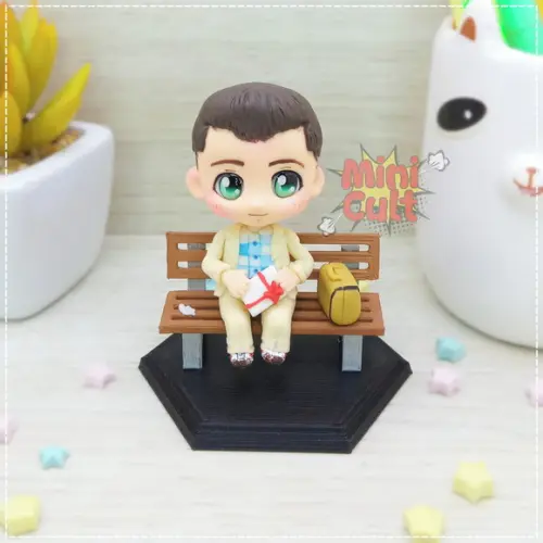 Mini Cult Forrest Gump no Banquinho com Bombons