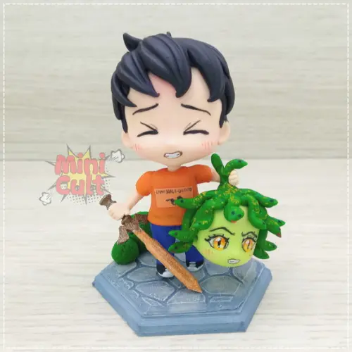 Mini Cult Percy com a Cabeça da Medusa - Percy Jackson