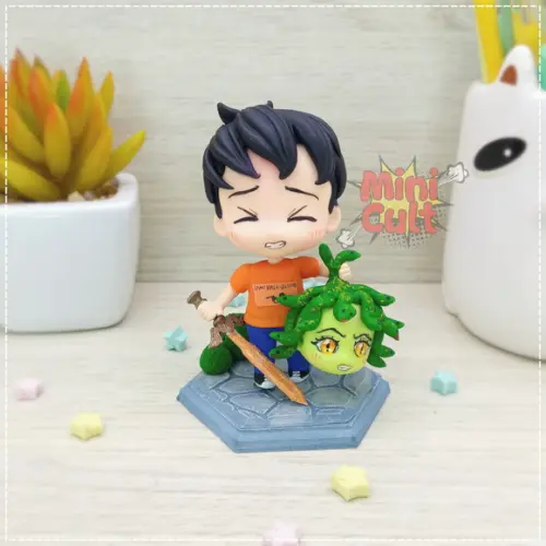 Mini Cult Percy com a Cabeça da Medusa - Percy Jackson