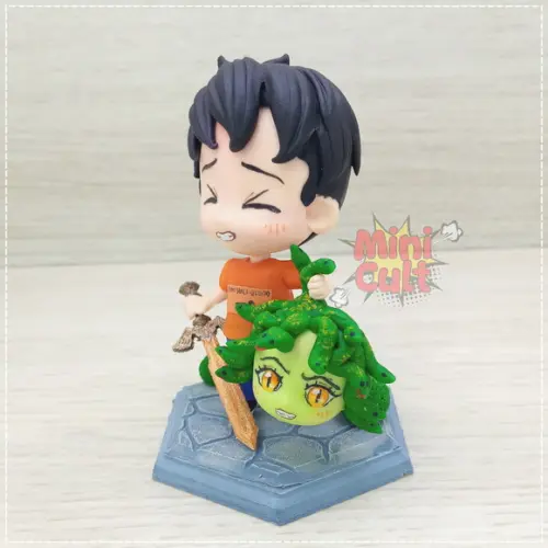Mini Cult Percy com a Cabeça da Medusa - Percy Jackson