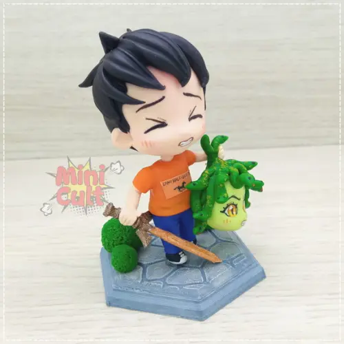Mini Cult Percy com a Cabeça da Medusa - Percy Jackson