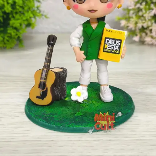 Mini Cult Personalizado / Pessoa Comum com Livro e Violão