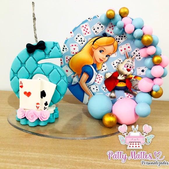 Topo de Bolo Cenario Invertido Alice no Pais das Maravilhas