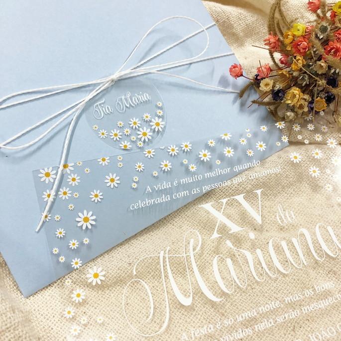 Convite Transparente Margaridas Envelope Serenity