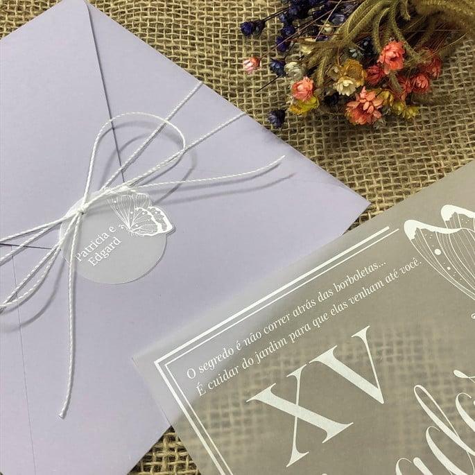 Convite 15 Anos Lilás com Vegetal em Branco