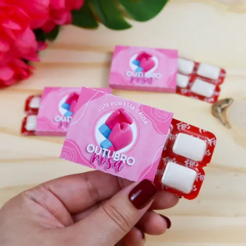 70 Cards com Chicletes Outubro Rosa