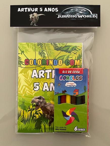 Kit para Colorir Revistinha com Giz de Cera Jurassic World