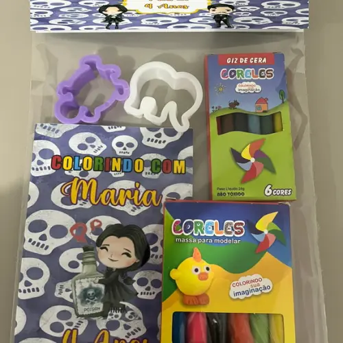 Kit para Colorir + Kit Massinha Wandinha
