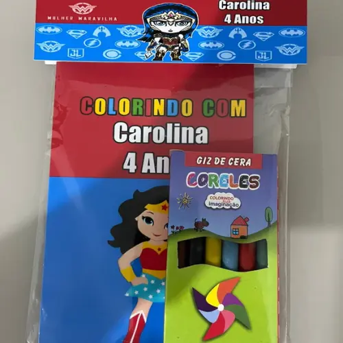 Kit para Colorir Revistinha com Giz de Cera Mulher Maravilha