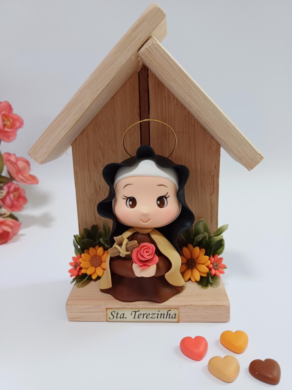 Santa Terezinha em Biscuit com Oratório de Madeira