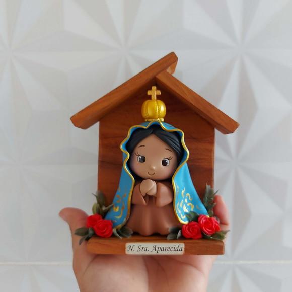 Nossa Senhora Aparecida em Biscuit com Oratório de Madeira