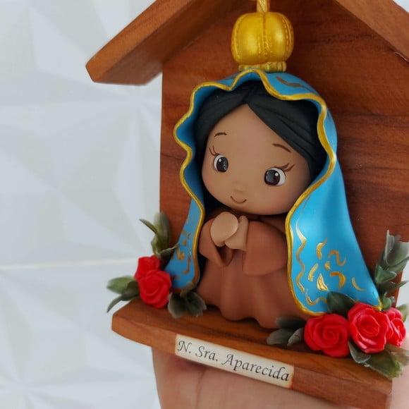 Nossa Senhora Aparecida em Biscuit com Oratório de Madeira