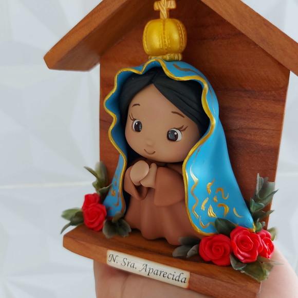 Nossa Senhora Aparecida em Biscuit com Oratório de Madeira