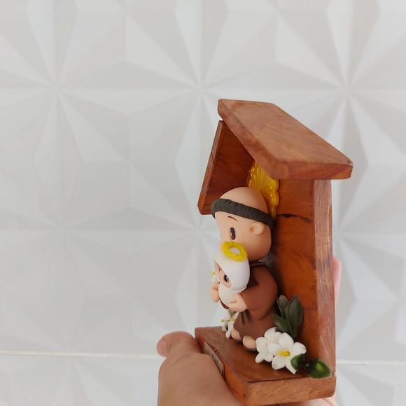 Santo Antônio em Biscuit na Capela de Madeira