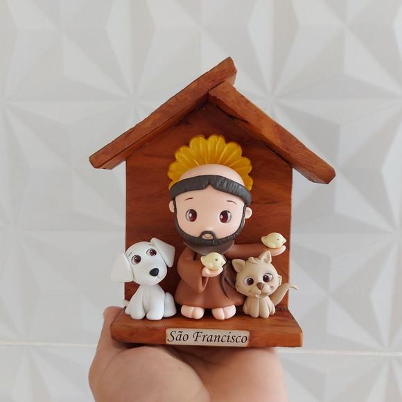 Imagem São Francisco de Assis em Biscuit na Capela de Madeira