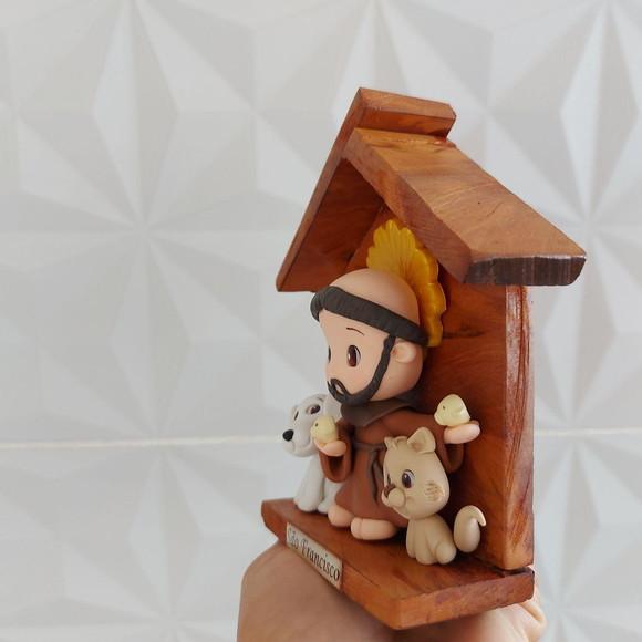 Imagem São Francisco de Assis em Biscuit na Capela de Madeira