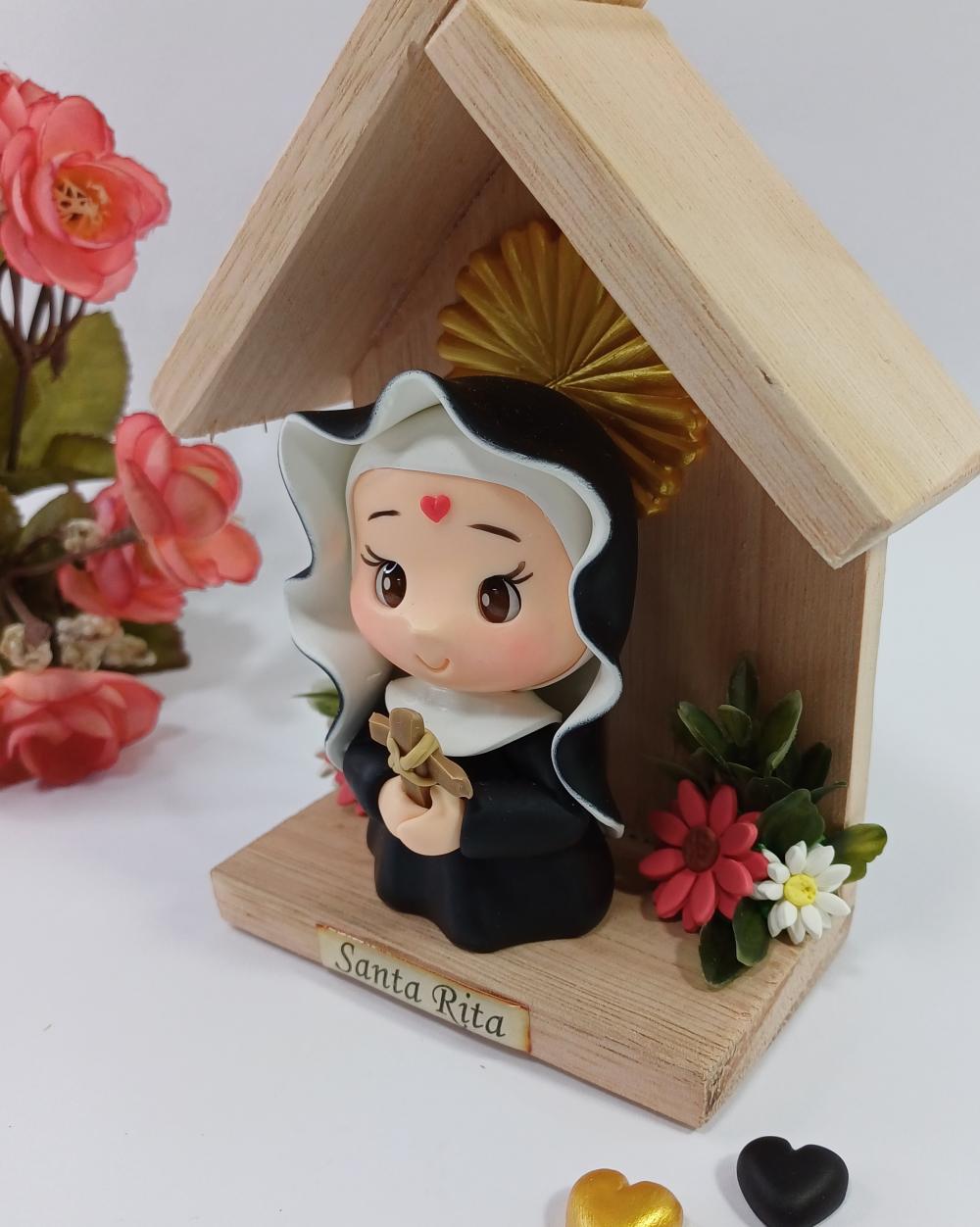 Santa Rita de Cássia em Biscuit com Oratório de Madeira