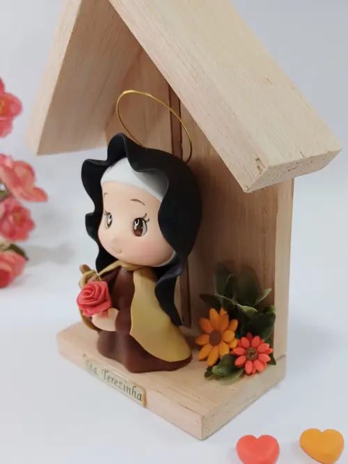 Santa Terezinha em Biscuit com Oratório de Madeira