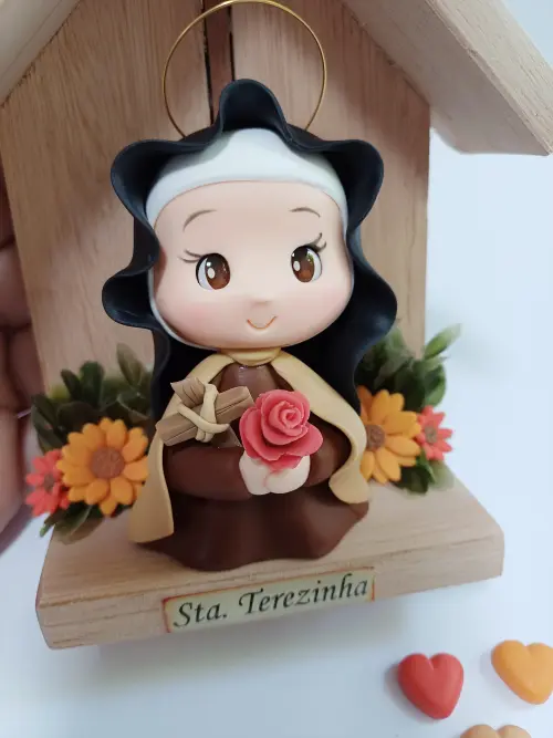 Santa Terezinha em Biscuit com Oratório de Madeira